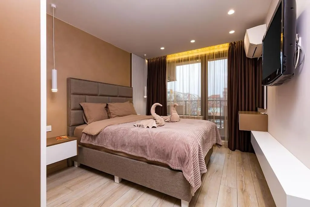 Central Victoria Home 2-Bedroom Apt Φιλιππούπολη 0*,